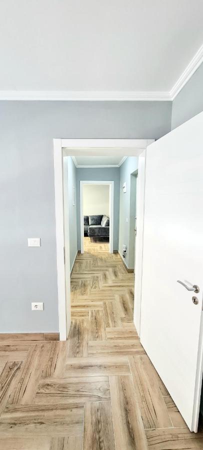 2V1 - 21 Dhjetori Apartment Tirana Exterior photo